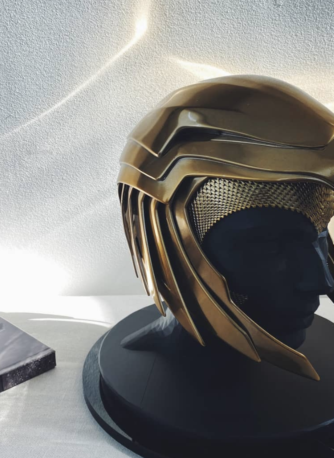 Gal Gadot Kept The Wonder Woman 1984 Helmet