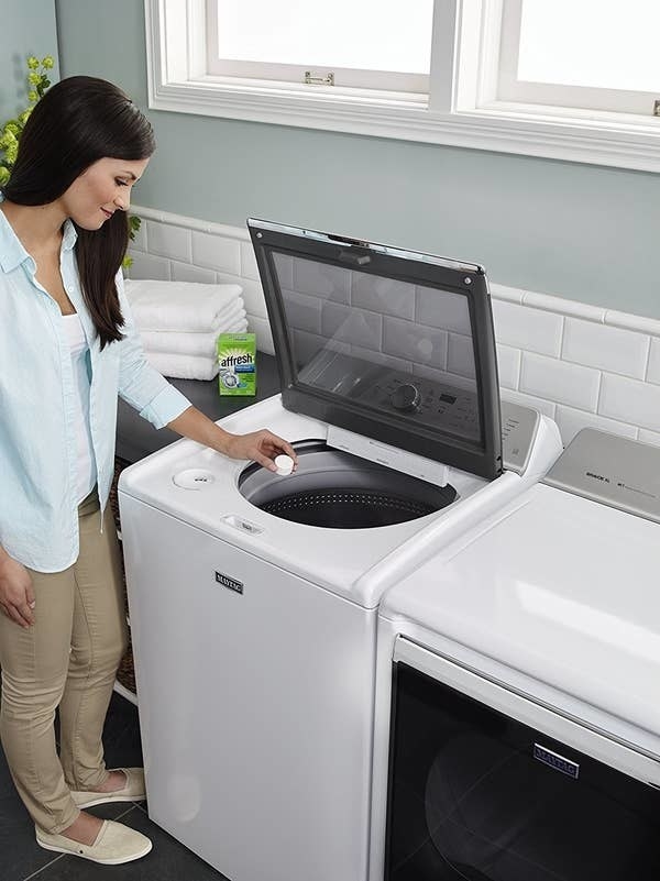 A model putting the tablet in a washer