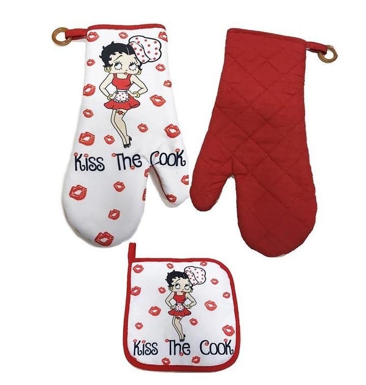 Two mitts and a potholder with an illustration of Betty Boop that says, &quot;Kiss the cook&quot;