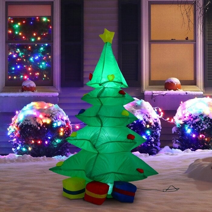 The inflatable lawn yard decoration