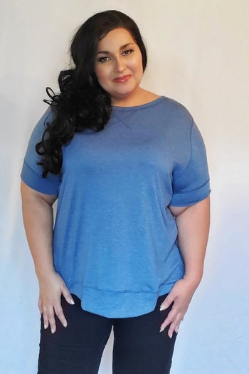 A reviewer in the blue short-sleeve top