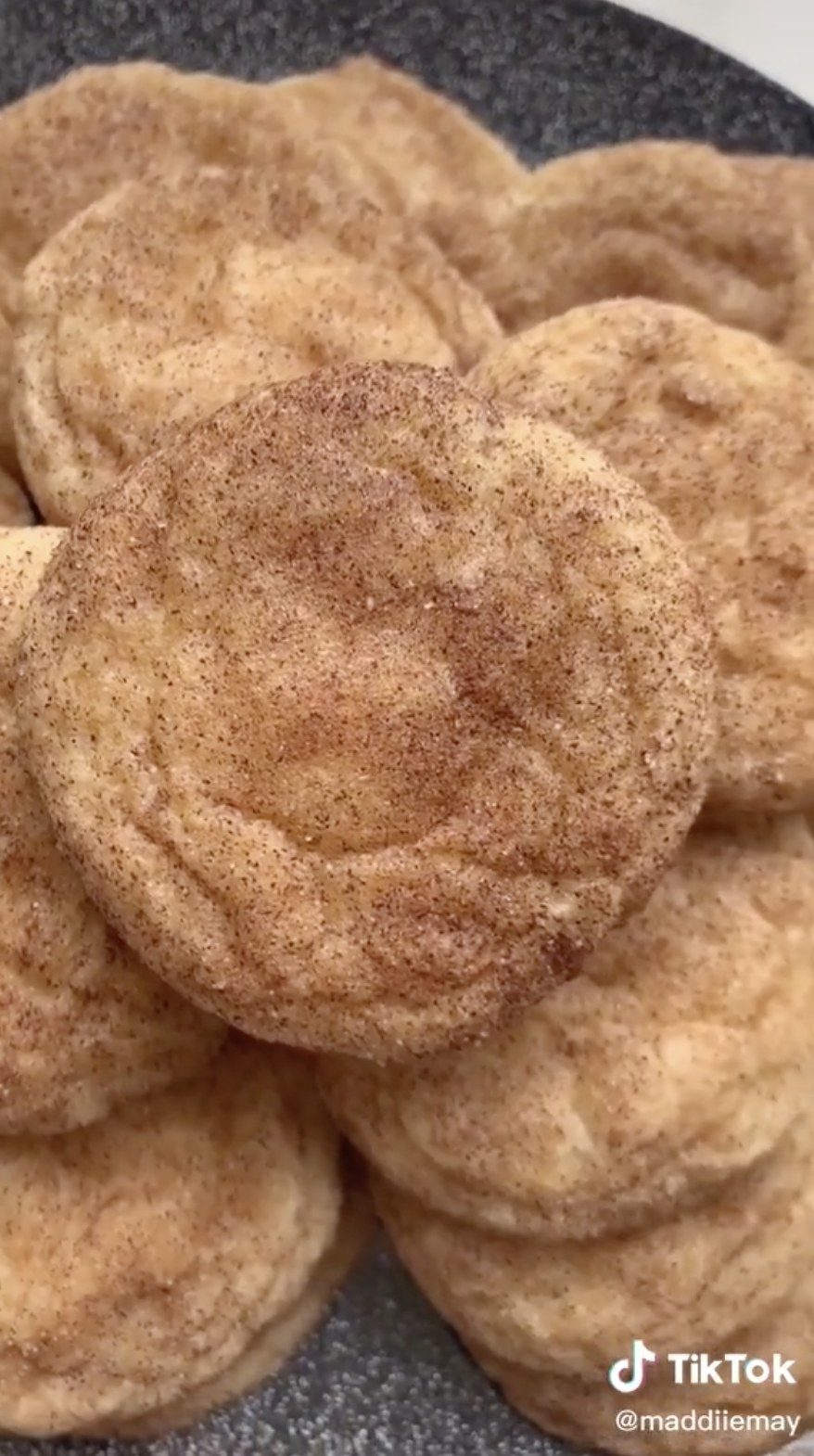Cookies with cinnamon sprinkled on top