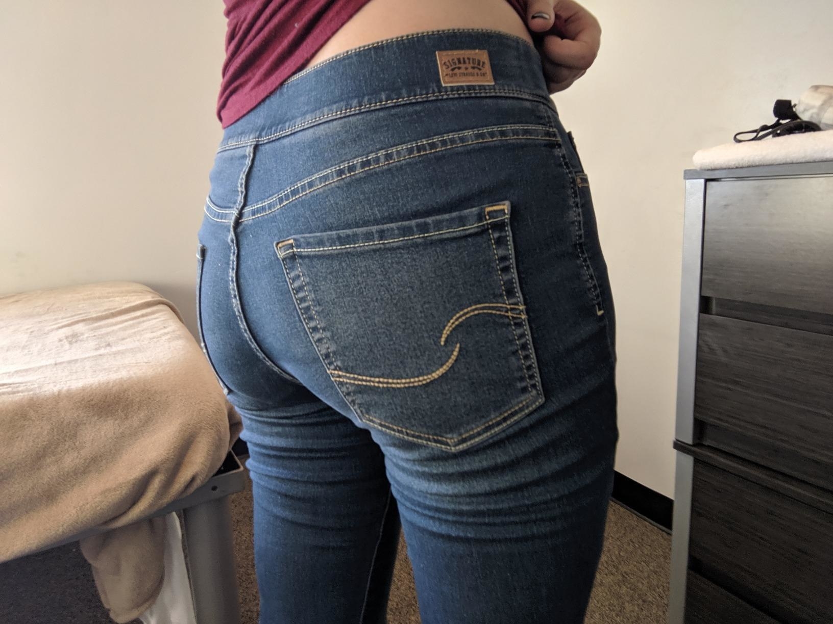 Tight jeans are a treat on her hot ass