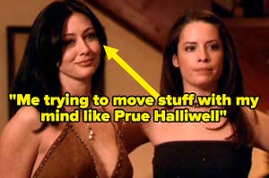 Shannen Doherty as Prue Halliwell and Holly Marie Combs as Piper Halliwell in the show "Charmed."
