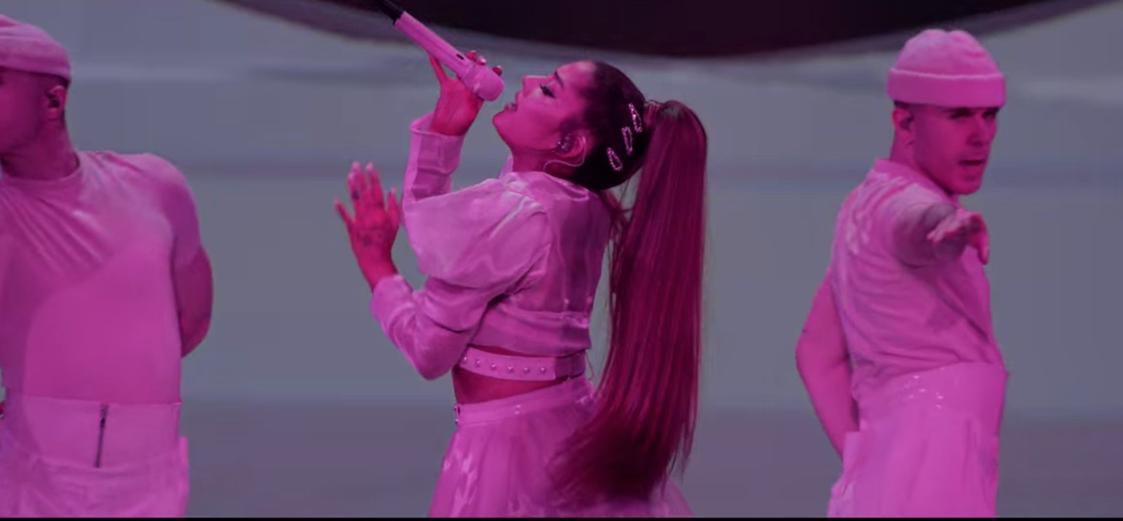 2299px x 1067px - Ariana Grande's Twin Backup Dancers Shine In Her Netflix Doc