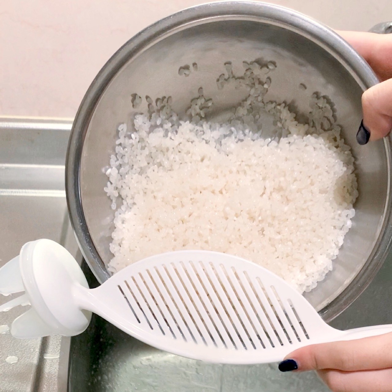 DAISO（ダイソー）のキッチンアイテム「なるほど 米とぎ」