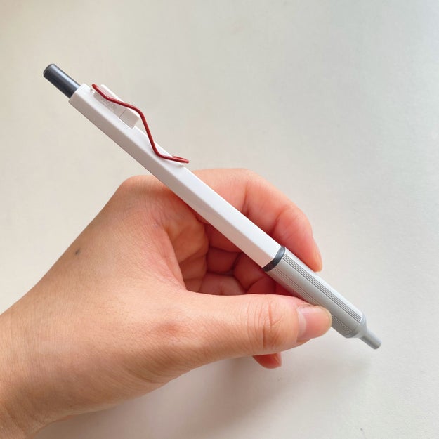 1100円の価値あるわ Uniの 極細ボールペン 書き心地が気持ちよすぎる 1100円の価値あるわ Uniの 極細ボールペン 書き心地が気持ちよすぎる