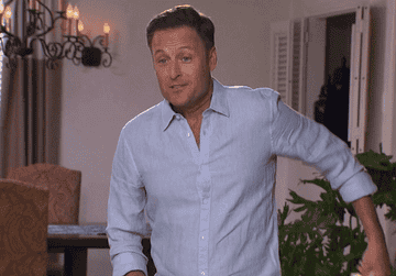 Chris Harrison holds up a date card