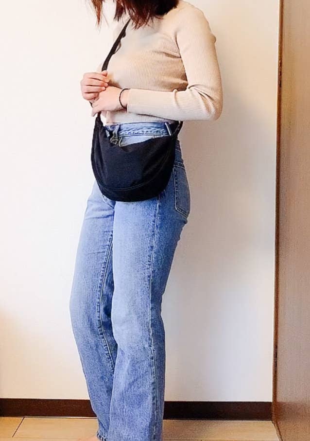 こんなデザインもあったんだ ユニクロの 990円ショルダーバッグ かわいい上にめっちゃ使えるんです