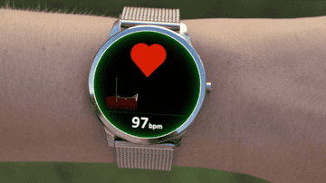 GIF of heart monitor app on smartwatch.