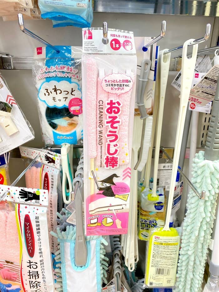 110円とは思えない優れもの ダイソーの おそうじ棒 で隙間の汚れがキレイにとれます