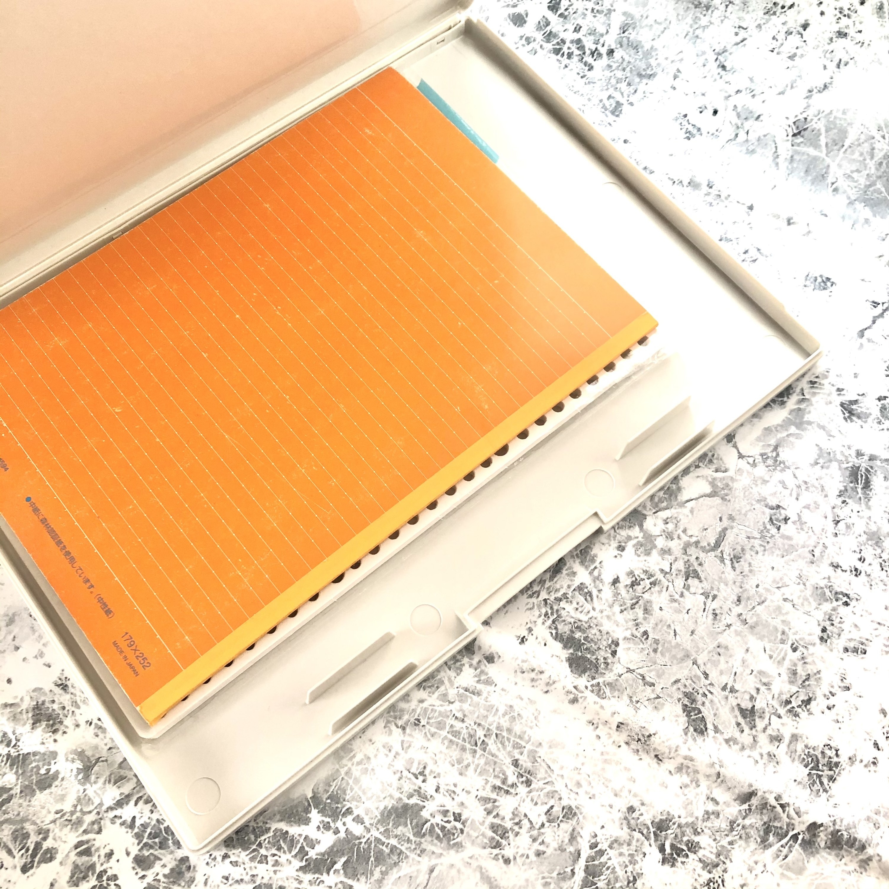 無印良品のおすすめの文房具「収納付きクリップボード」