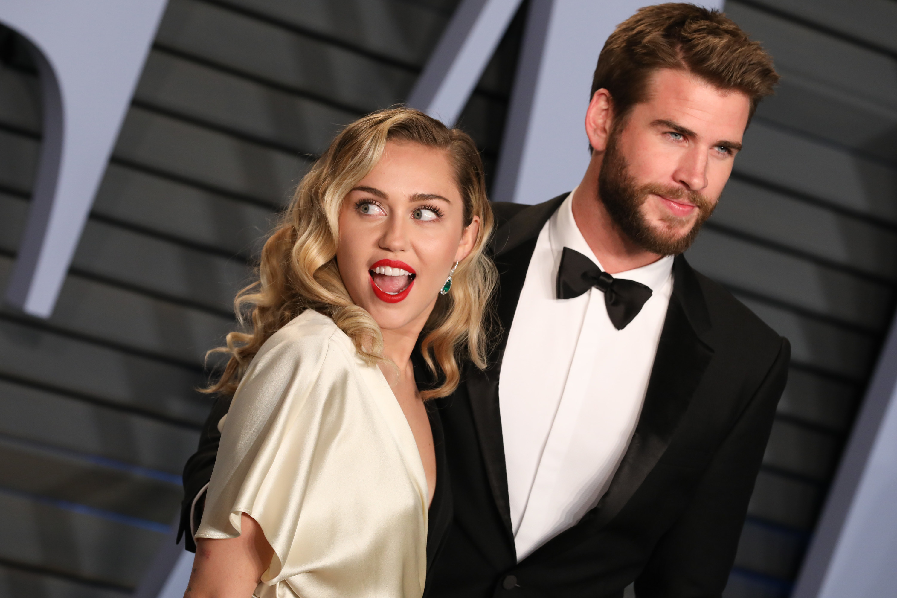 Miley e Liam no tapete vermelho