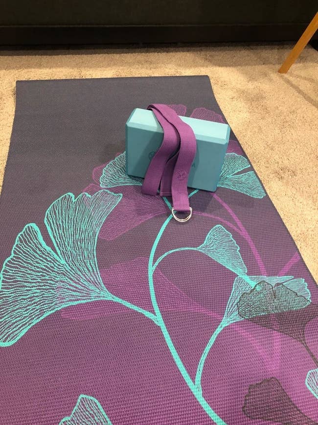 reviewer image of the gaiam beginner's yoga kit