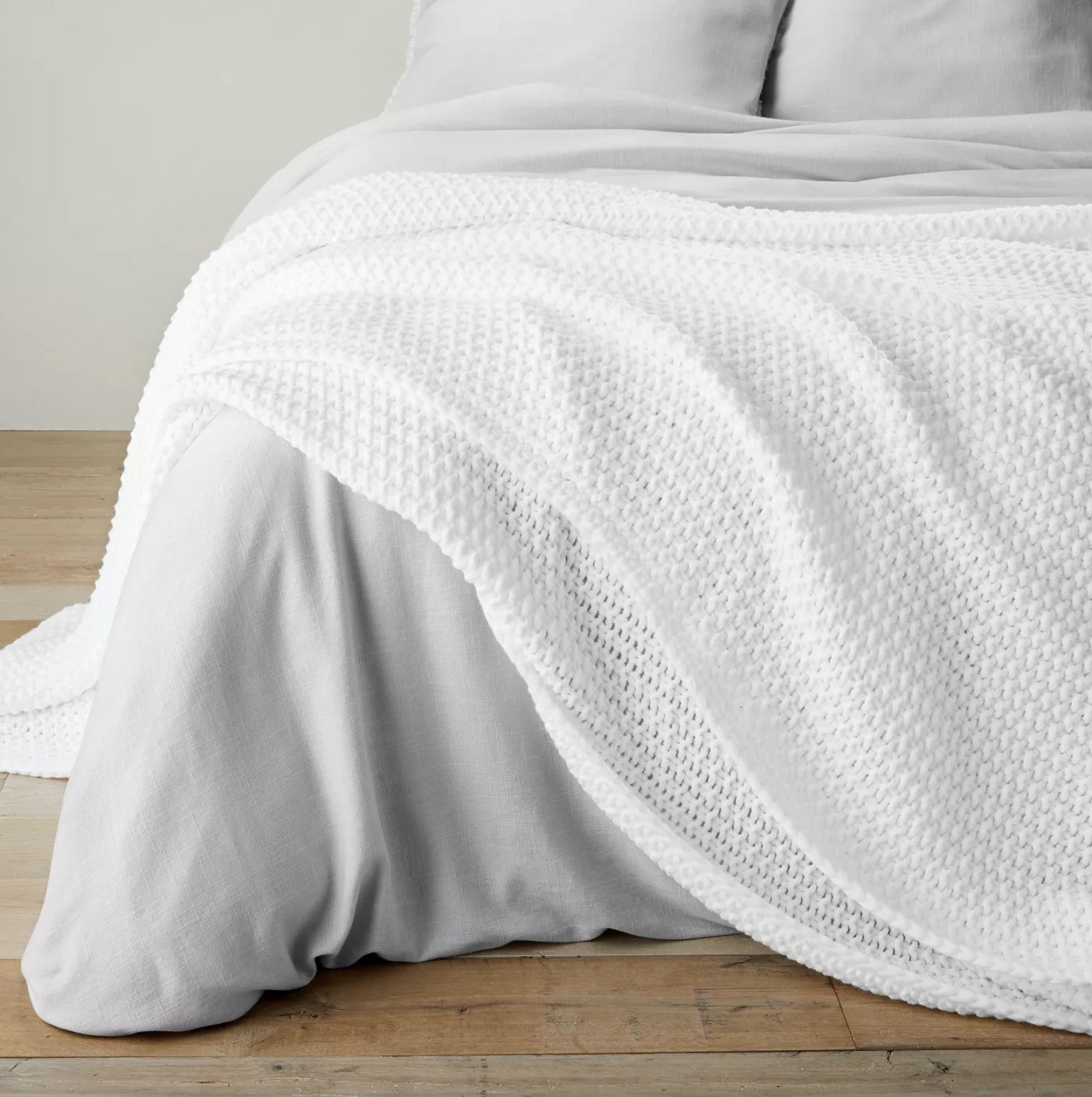 A white knit blanket