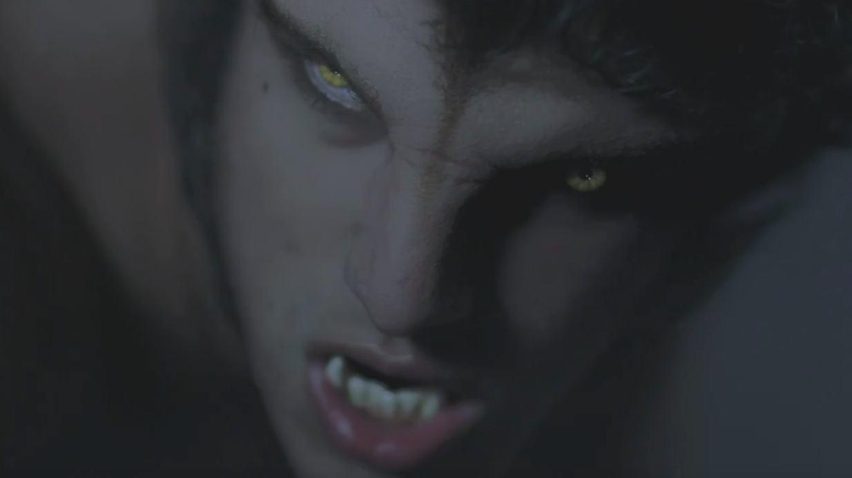 Scott transforms into werwolf form with fangs and gleaming eyes