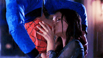 Seth and Summer kissing in rain 