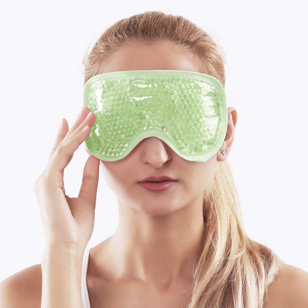 A person using the gel bead eye mask on their face