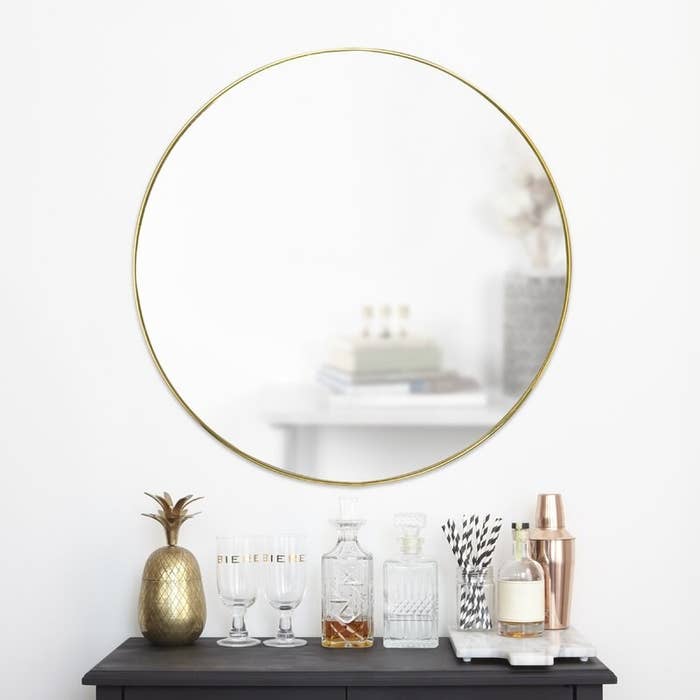 The round gold mirror 