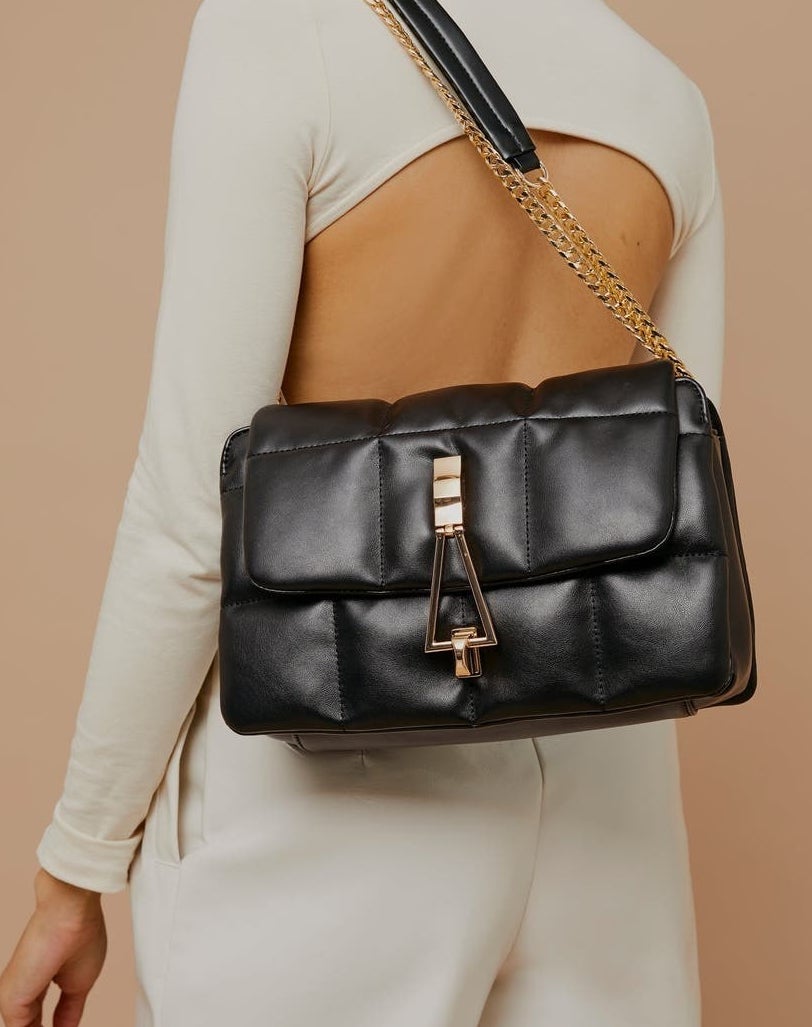 model wearing the black bag