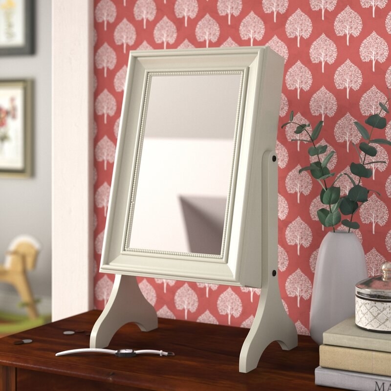 The mirrored jewelry box