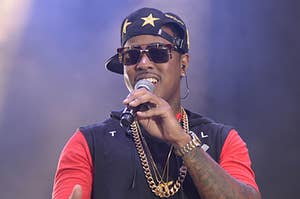 Jeremih singing into a mic