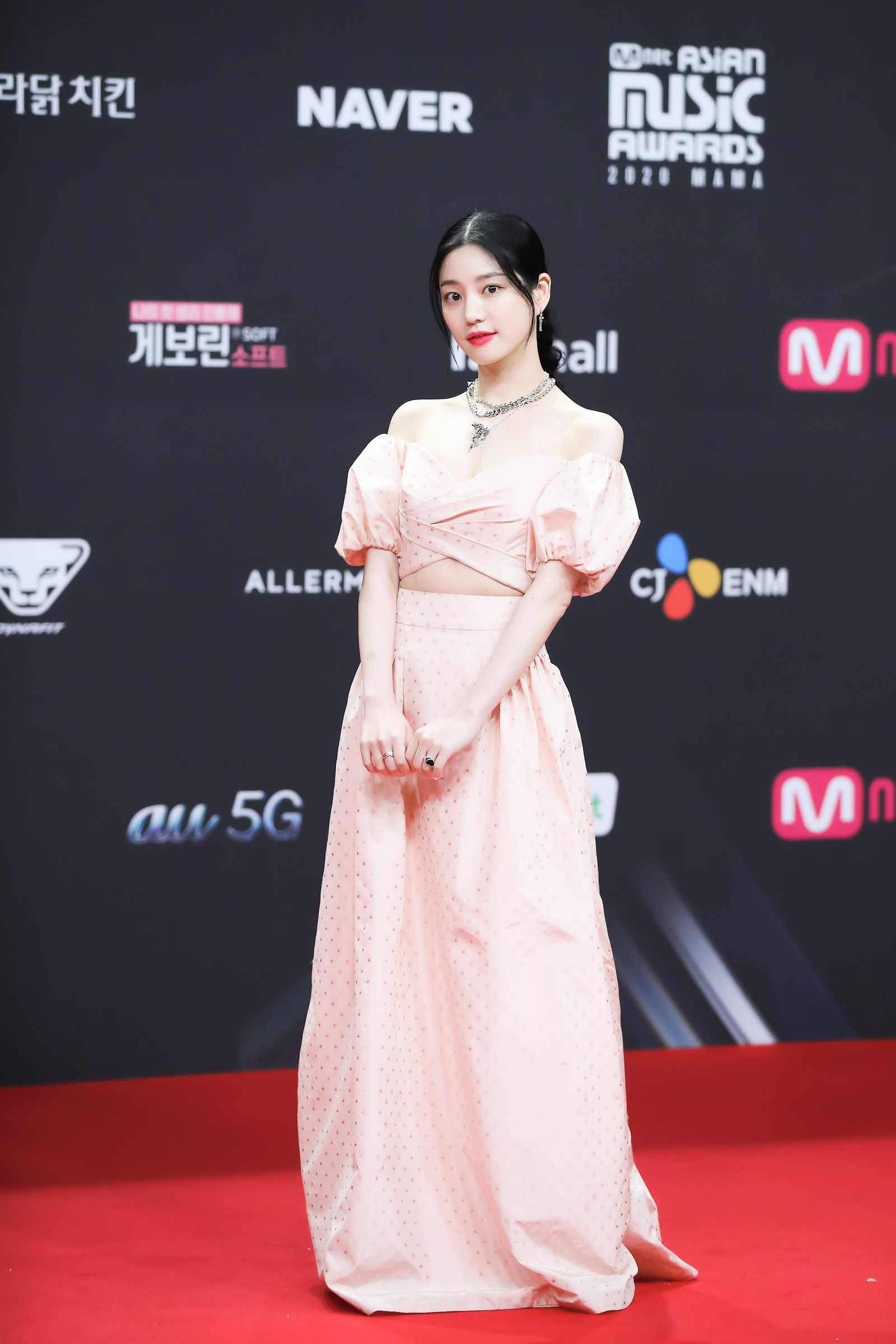 Lee Yu Bi wears an off the shoulder top and floor-length skirt  at the 2020 Mnet Asian Music Awards