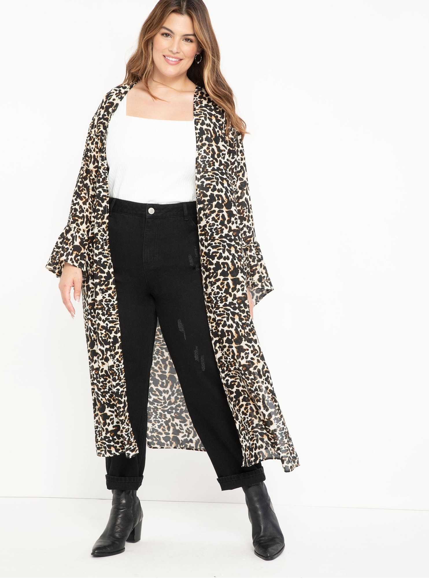A model wearing the duster