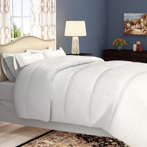 The reversible comforter in white