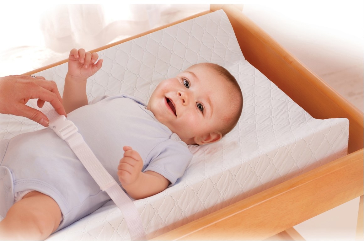 The two-sided contoured changing pad in white