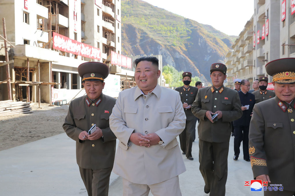 Photo of Kim Jong Un touring a construction site with his military officials 