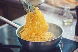 cooking spaghetti noodles