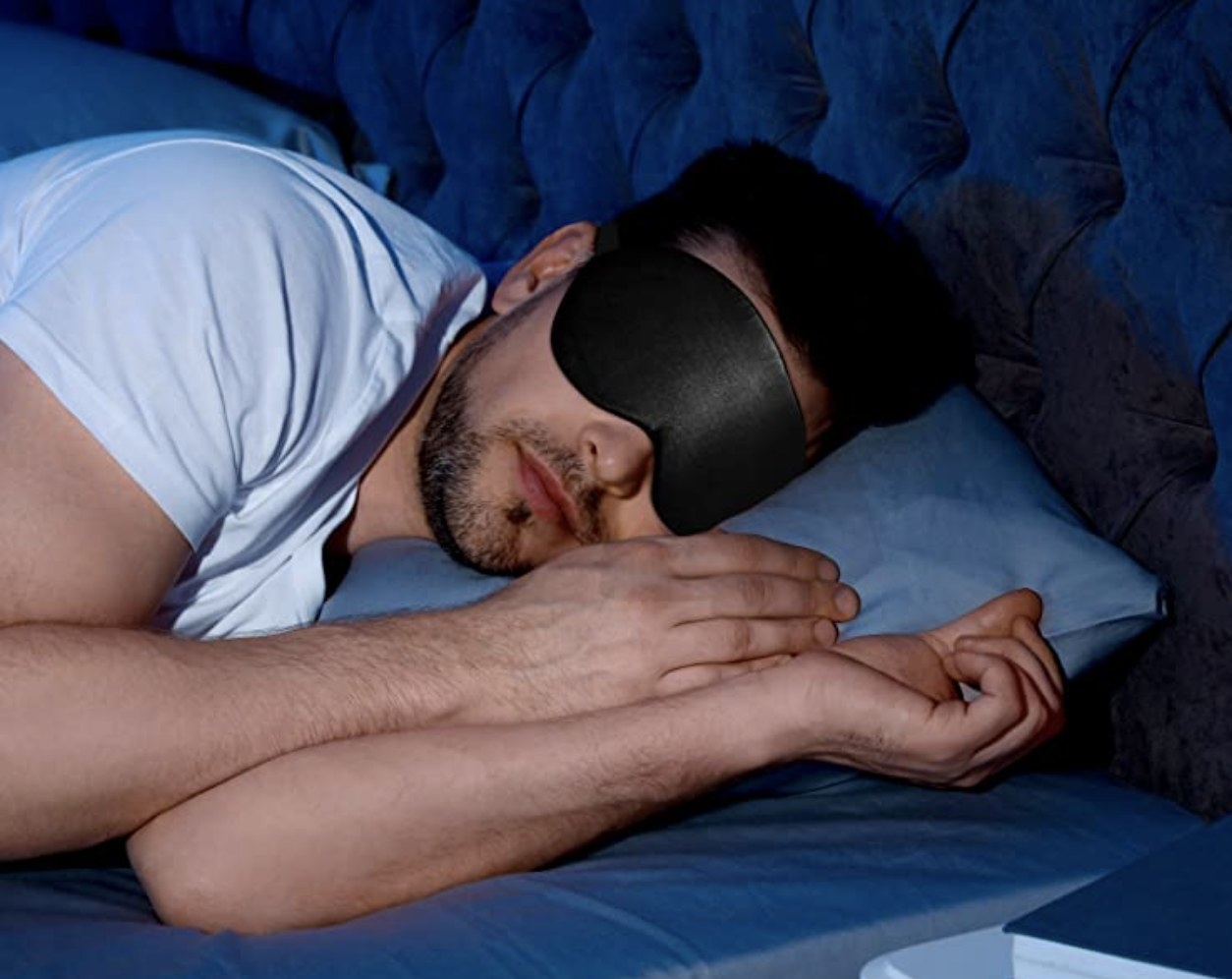 A model wearing the eye mask in black