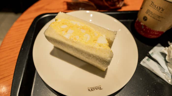 Tully's Coffee(タリーズコーヒー)のおすすめメニュー「たっぷりタマゴサンド」たまごのボリュームがすごくて美味しい
