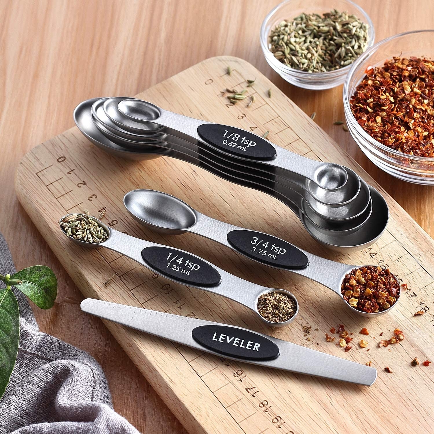 the measuring spoons being used to measure out spices 