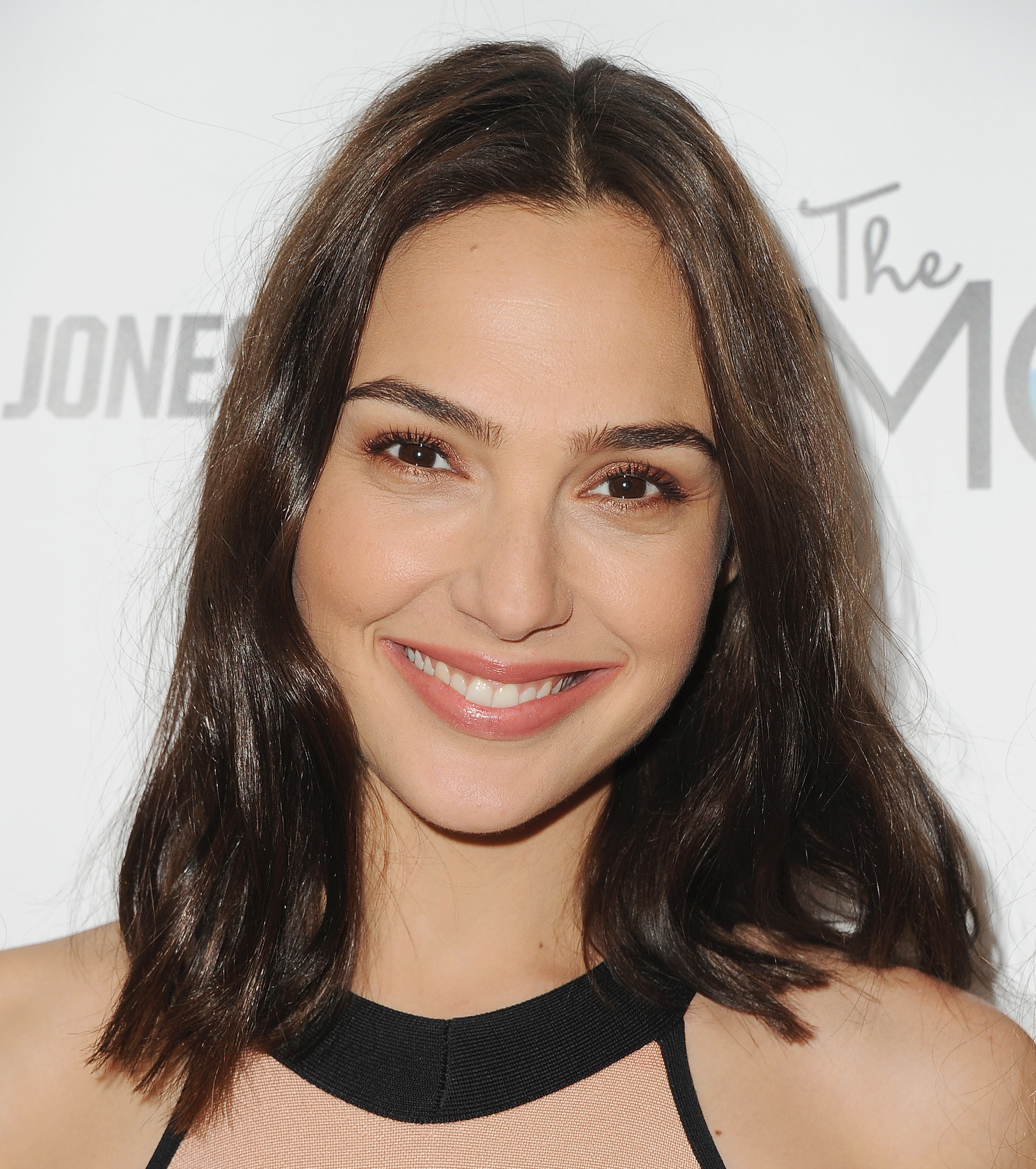 Gal Gadot with shoulder length hair