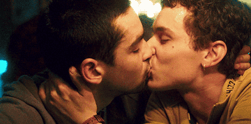 Omar and Ander kissing