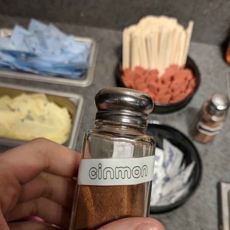 cinnamon labeled cinmon