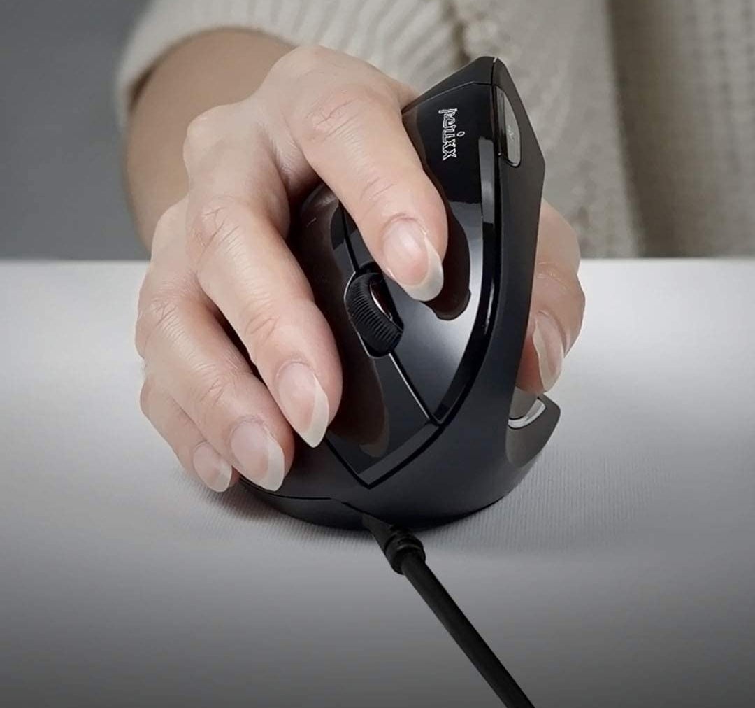 close up of hand of person using the ergonomic mouse
