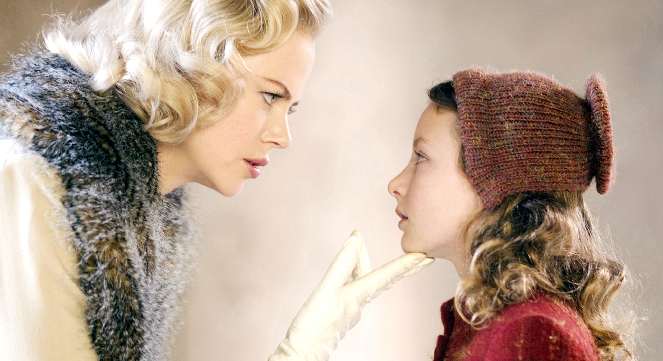 Nicole Kidman and Dakota Blue Richards as Mrs Coulter and Lyra in &quot;The Golden Compass&quot;