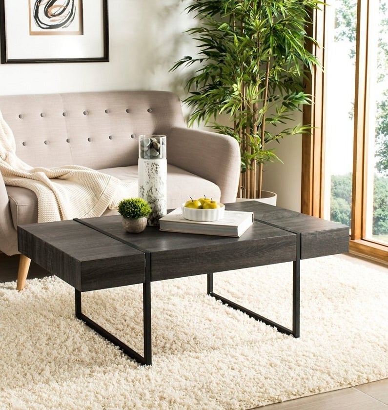 Rectangular coffee table with squared metal frame legs