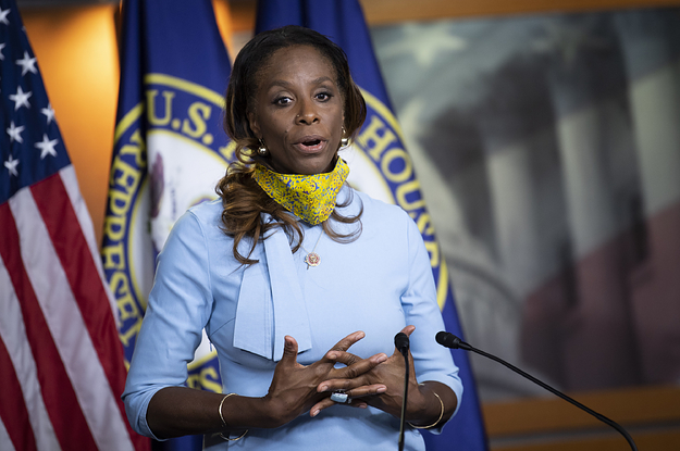 A Member Of Congress Risked A Confrontation With Rioters To Avoid Her Maskless Republican Colleagues