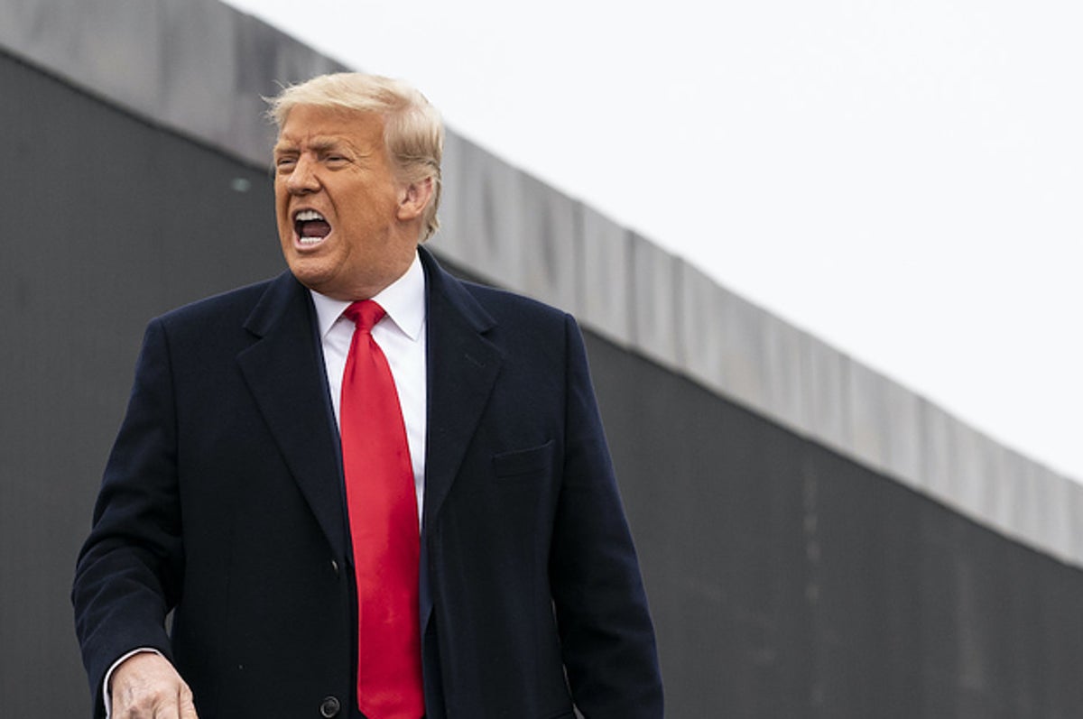 Trump visits the border wall days after the attack on the US Capitol