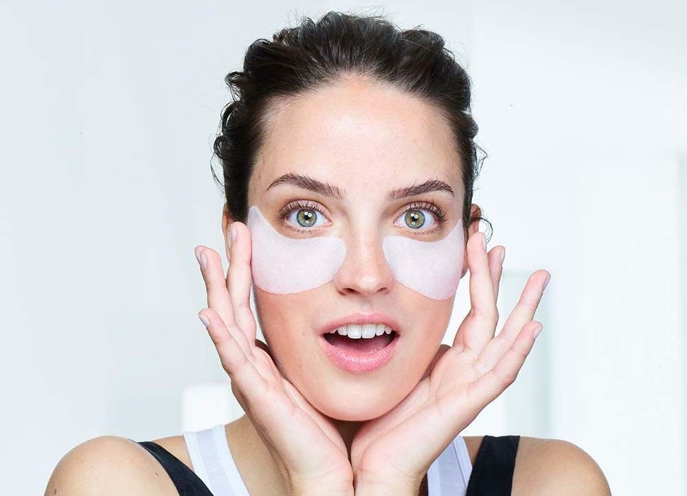 mask worn under the eyes