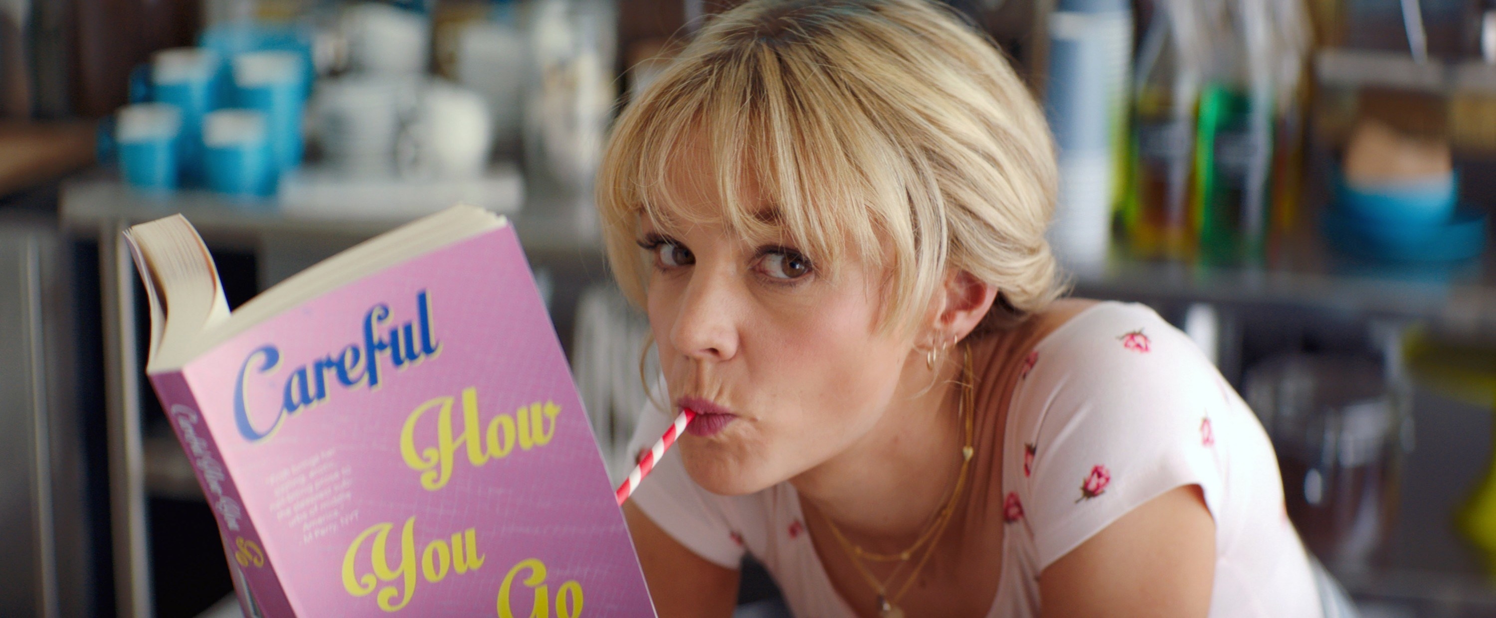 Carey reading a book in Promising Young Woman