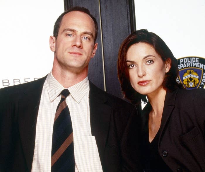 Elliot Stabler and Olivia Benson posted up in all their glory 