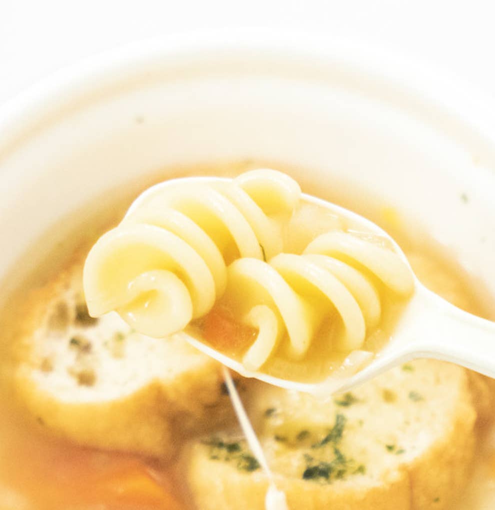 どんだけ煮込んだの ファミマの オニオンスープ 玉ねぎの旨みがスゴすぎる どんだけ煮込んだの ファミマの オニオンスープ 玉ねぎの旨みがスゴすぎる