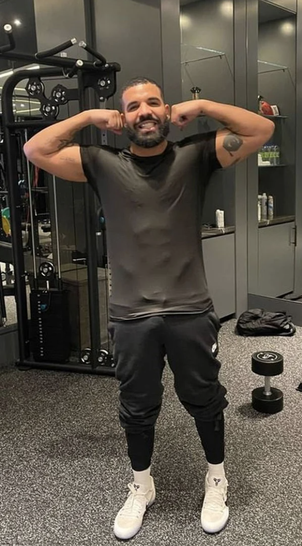 Drake flexing