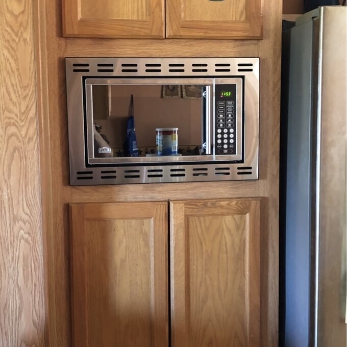 Review photo of the built-in microwave