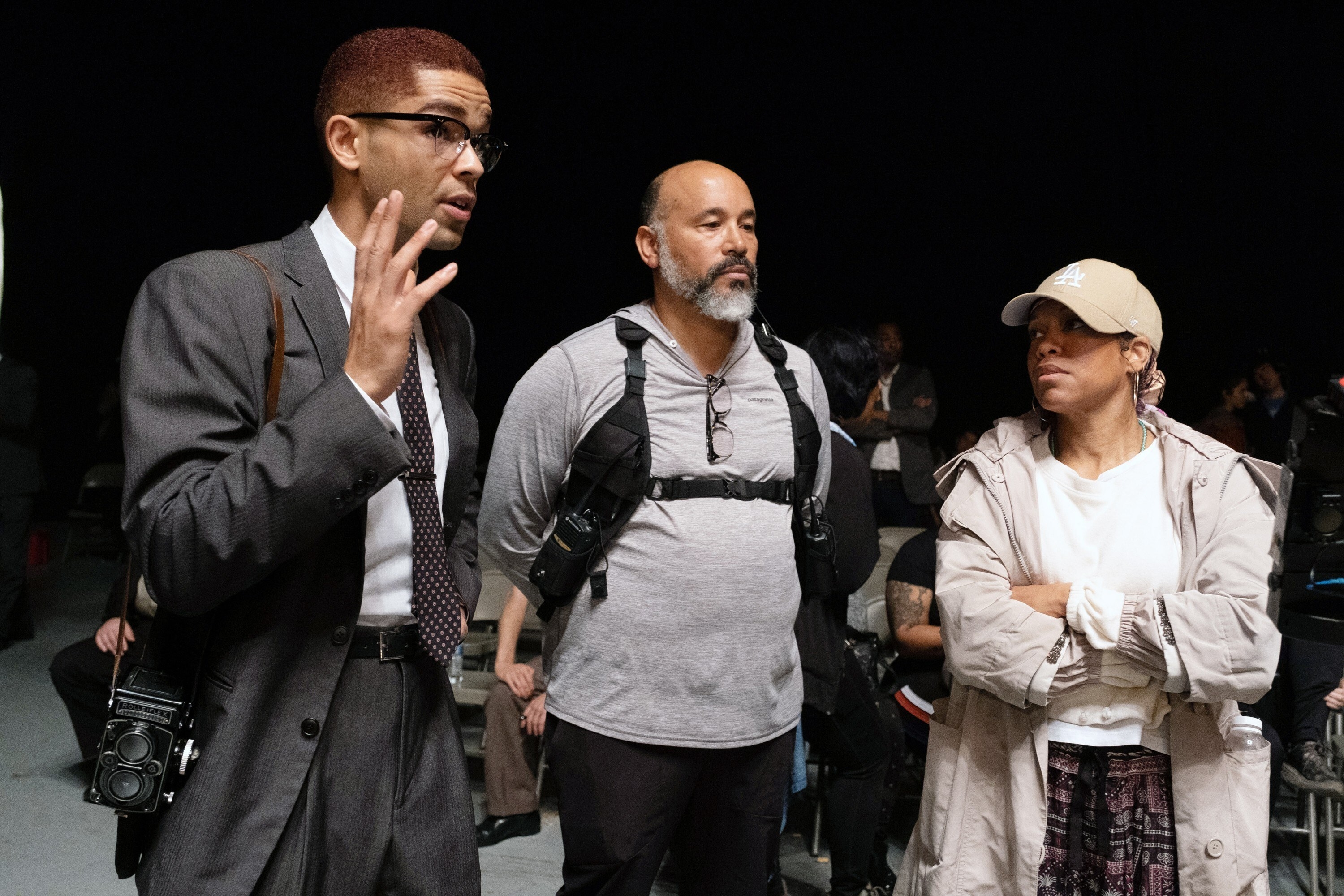 ONE NIGHT IN MIAMI, left: Kingsley Ben-Adir, right: director Regina King, on set